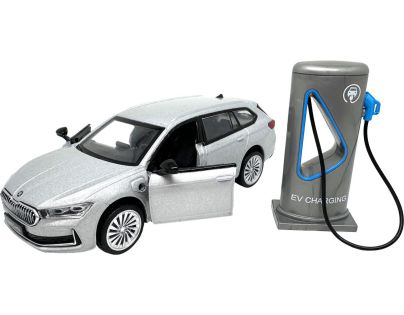 Sparkys 1:35 Škoda Superb IV Combi Stříbrně šedá + nabíjecí stanice