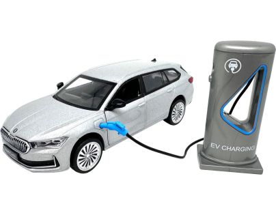Sparkys 1:35 Škoda Superb IV Combi Stříbrně šedá + nabíjecí stanice