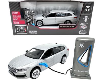 Sparkys 1:35 Škoda Superb IV Combi Stříbrně šedá + nabíjecí stanice