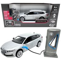 Sparkys 1:35 Škoda Superb IV Combi Stříbrně šedá + nabíjecí stanice