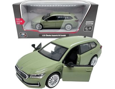 Sparkys 1:35 Škoda Superb IV Combi zelené