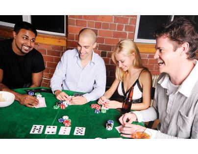 Sparkys Klasické hry – 2 balíčky hracích karet a 5 kostek