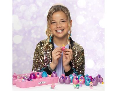 Spin Master Hatchimals Balení 12 ks Královských zvířátek růžové pouzdro