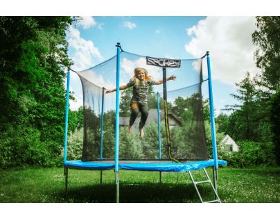 Spokey Jumper III Trampolína černomodrá průměr 305 cm s ochrannou sítí a žebříkem