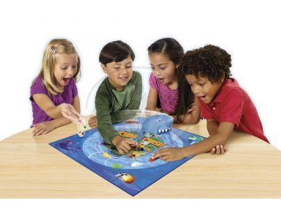 Hasbro 33893 - Útok žraloka - společenská hra