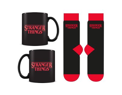 Stranger Things dárkový set (hrnek a ponožky)