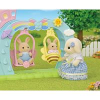 Sylvanian Families Duhové houpačky se skluzavkou 6