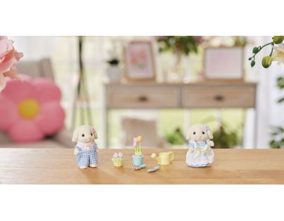 Sylvanian Families Květinový set a sourozenci Flora králíků