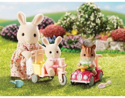 Sylvanian Families Mamka bílý králík s hrajícími si mláďaty