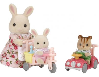 Sylvanian Families Mamka bílý králík s hrajícími si mláďaty