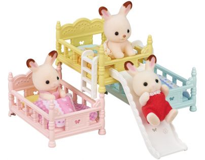 Sylvanian Families Nábytek Třípatrová postel se skluzavkou