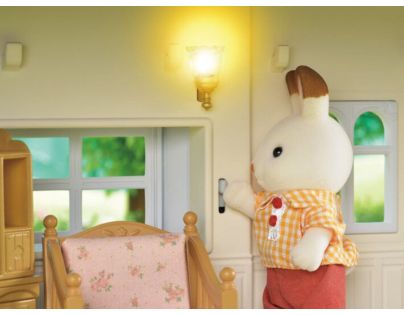 Sylvanian Families Patrový dům s červenou střechou