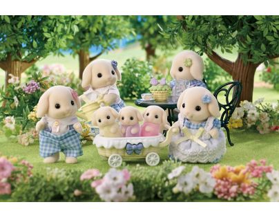 Sylvanian Families Rodina Flora králíci s trojčaty