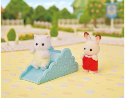 Sylvanian Families Zábavný park s větrným mlýnem a kotětem