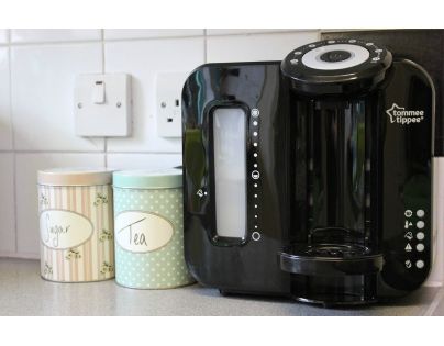 Tomme Tippee Přístroj na přípravu kojeneckého mléka Perfect Prep Black