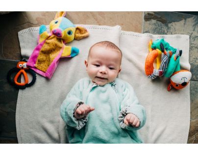 Tommee Tippee Kousátko senzorické Kalani Maxi oranžové