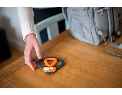 Tommee Tippee Kousátko senzorické Kalani Maxi oranžové