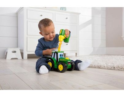 Tomy John Deere Postav si svůj traktor Johny