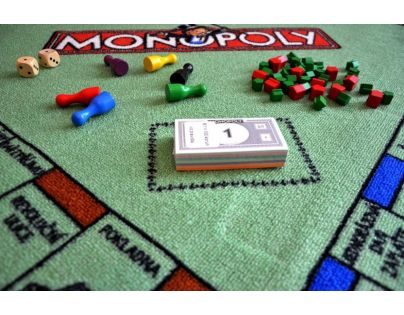 Vopi Monopoly koberec s figurkami 92 x 92 cm