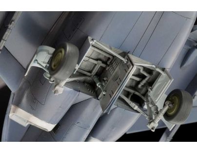 Zvezda Model Kit letadlo YAK-130 Russian trainer fighter 1:48