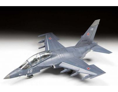 Zvezda Model Kit letadlo YAK-130 Russian trainer fighter 1:48