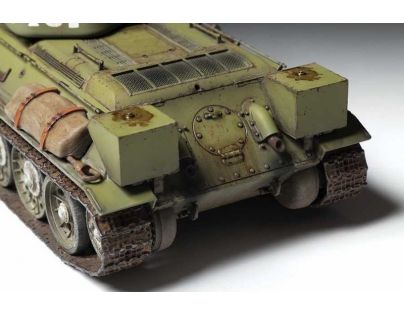 Zvezda Model Kit tank T-34_76 mod.1942 1:35