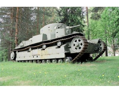 Zvezda Model Kit tank T-28 Heavy Tank 1:35