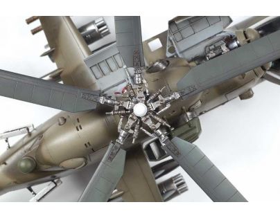 Zvezda Model Kit vrtulník MIL-Mi 24 V VP 1:48